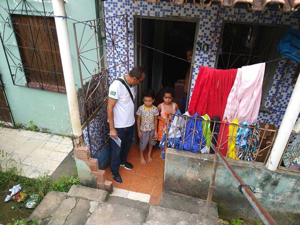 Camacã: Unidade de Saúde Luís Castro II antecipa a Páscoa distribuindo chocolates para as crianças